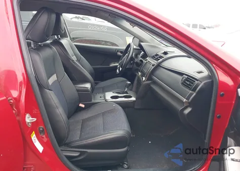 2014 Toyota Camry Se z USA, uszkodzony, nr VIN 4T1BF1FK9EU826010